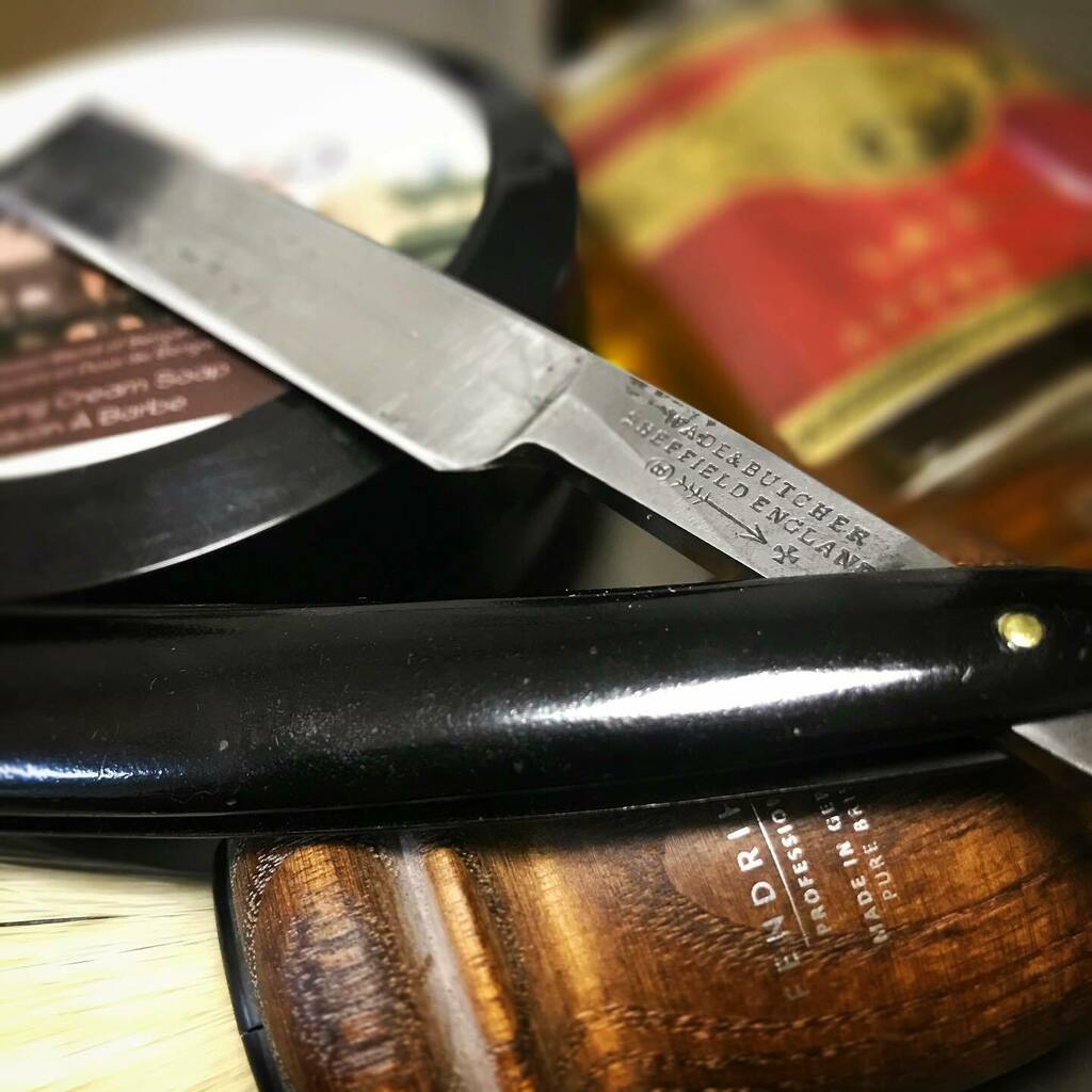 morrisonhostel's tweet photo. #sotd💈
#shaveoftheday
#wetshaving #wetshavers #oldschoolshaving #traditionalshaving #classicshaving #straightrazor #cutthroatrazor #wadeandbutcher #sheffieldrazor #razorock #donmarco #larive #fendrihan https://t.co/Q4f7J8P1FZ https://t.co/HQRnDMXcuz
