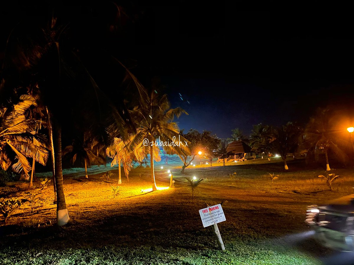 The theme here is “environmentally friendly” - we’re talking solar hot water, boreholes and where possible using recycled materials. The resort is on a hill and has absolutely beautiful views of the bay - I’m pretty sure the views and the beach are their selling points.