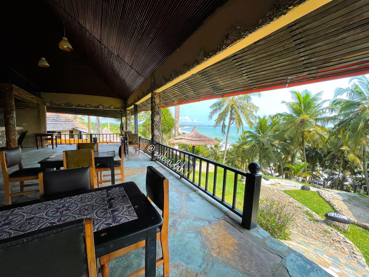 Breakfast, which is free with the room and ¢60 for non-guests is served buffet style at only one of the restaurants. Like the rest of the meals, you can have it brought to your room at a ¢15 charge. It’s very basic though, the options aren’t too many.