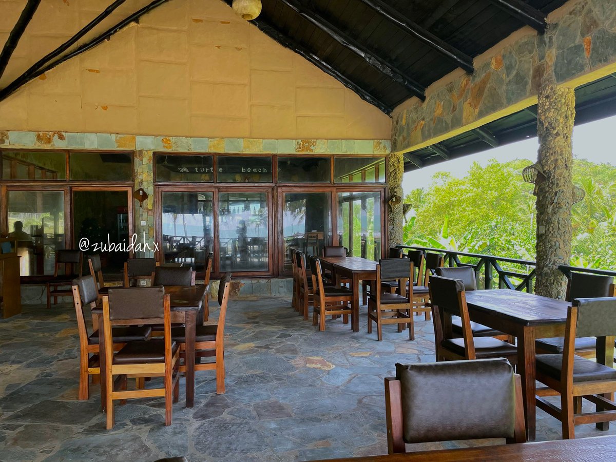 For other meals you’ll need to order from the second restaurant,next to the poolside and beach.The bar wasnt fully functional so no cocktails.We tried to get kpookeke (dont judge me,its very fire)but they told us it was ¢150 for the bottle since they charge ¢25 per shot. Wild.