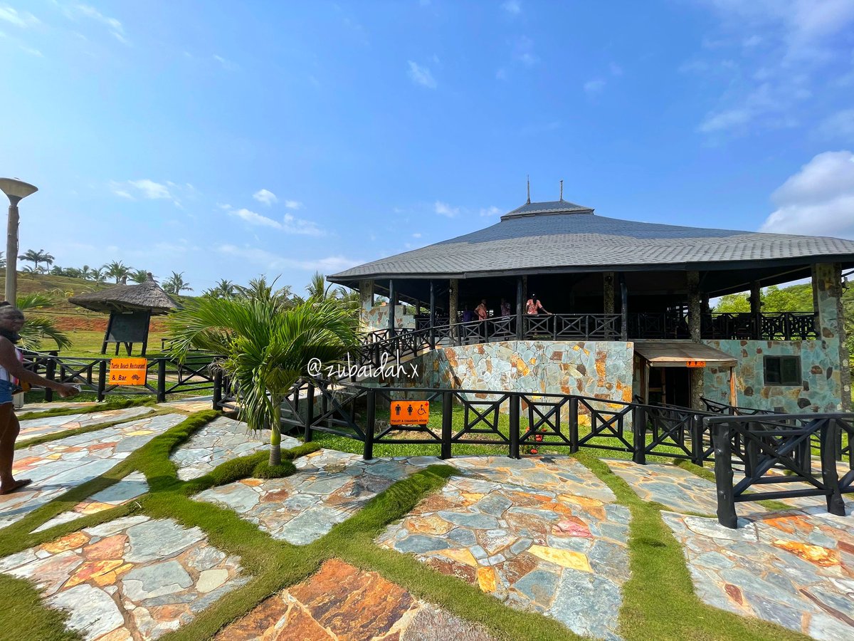 For other meals you’ll need to order from the second restaurant,next to the poolside and beach.The bar wasnt fully functional so no cocktails.We tried to get kpookeke (dont judge me,its very fire)but they told us it was ¢150 for the bottle since they charge ¢25 per shot. Wild.