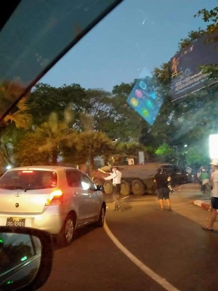 Footages of tanks mobolising in Yangon at 6pm Feb 14. As citizen of Myanmar, we are really concern that military is planning to use brutal force against peaceful protester in Myanmar. 
#hearourvoiceofmyanmar
#WhatsHappeningInMyanmar
#AgainstMyanmarMilitaryCoup
#Feb14Coup