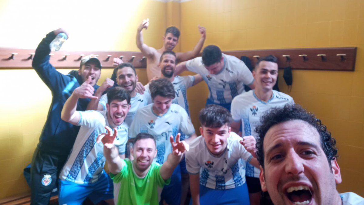 taladefender's tweet photo. Enorme nuestro FS! Pero enormes de verdad!!! Victoria aplastante contra el Almoracid que es el líder, por 9-5!!!!! ENORMES!!!! ⚪️💙⚪️💙 https://t.co/GdhfQ5pmPP