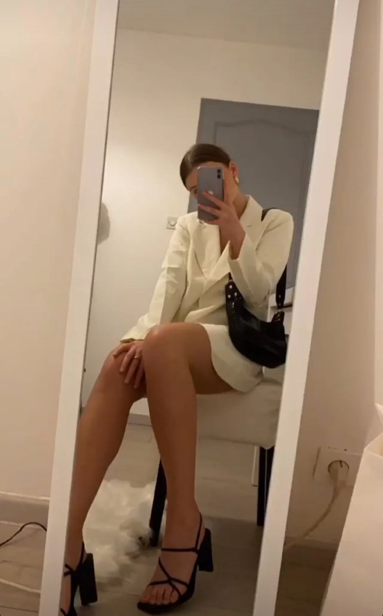 Solaclara84's tweet photo. Salut mes bb❤ pour le lancement de mon compte Twitter je fait des prix sur les nudes 😉❤ rt et follow pour un avant goût 😜❤ https://t.co/5vCILQhkHE