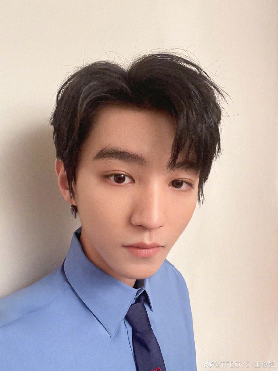 __karry__'s tweet photo. Happy Valentines' Day🍫💝

#TFBOYS #王俊凯 #WangJunKai #KarryWang https://t.co/7vXxrdYEfQ