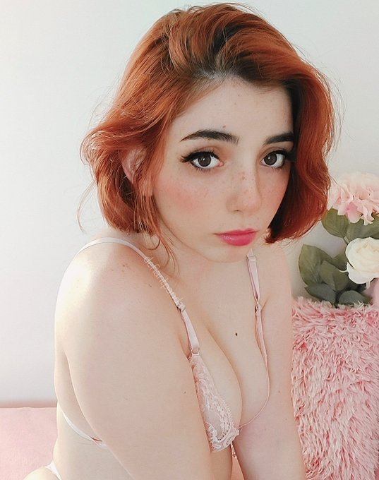 Happy Valentine's day! 💕 I'm baby https://t.co/VvCZYXOItX