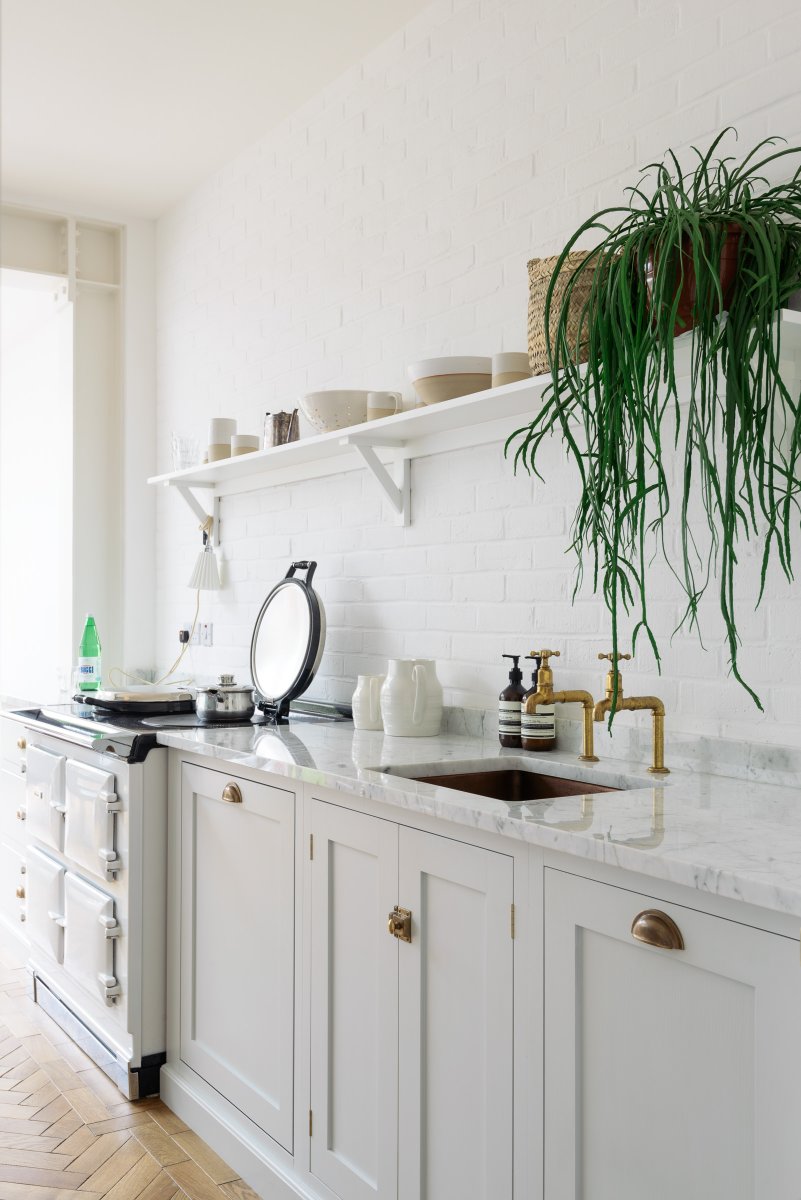 deVOLKitchens's tweet image. #KitchenTour: A ladder in the kitchen - a little unusual, maybe, but a great idea for anybody hoping to make the most of every inch of space and still create a totally practical space.

Check out the rest of this dreamy kitchen here - bit.ly/deVOLStrawberr… #DesignInspiration