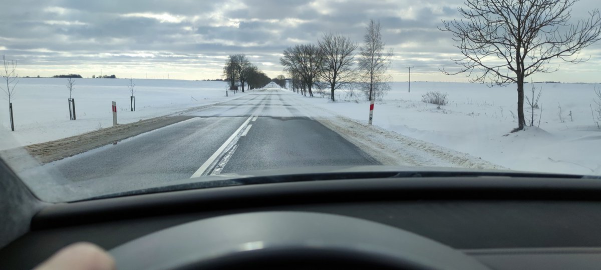 LukaszP85's tweet photo. DW545 ch..wo ale stabilnie 🤦♂️🤣 #TrafficRO @RadioOlsztyn Uważajcie! https://t.co/wFhwAJ2y5B