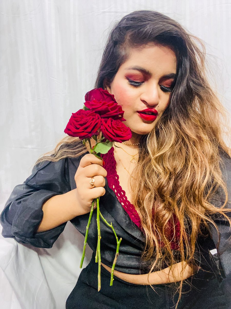 Talk2tiara's tweet photo. We all are options until someone makes a choice....
So don’t rush anything good people end up with good people! ❤️
.
(Ab mai to good hu apna apna dekh lo 😂)
Happy Valentines Day 
#ValentinesDay #ATokenOfLove #valentinesday2021 https://t.co/350V1bo00y