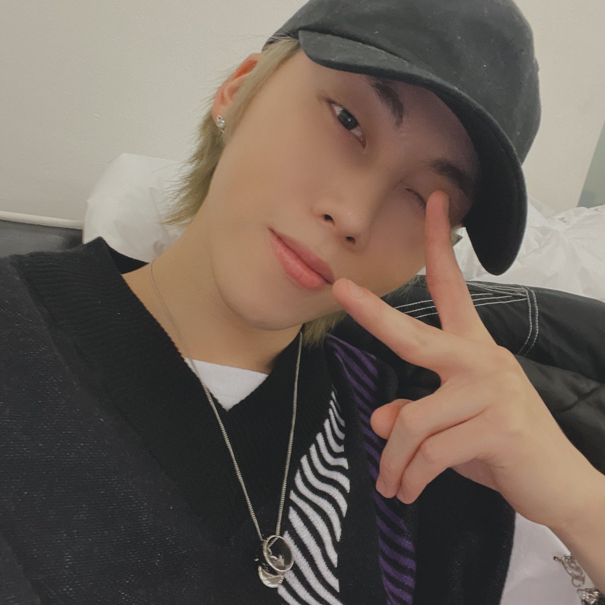 MYst_member's tweet photo. [#우진] 
오늘 브이라이브 같이 소중한시간 보내줘서 너무너무나 큐땡큐땡!!!!💜
부자되는 꿈꾸세요✨
#MYst #마이스트 #Woojin #BallantinesDay #발렌타인데이 https://t.co/88cJkBZaFA