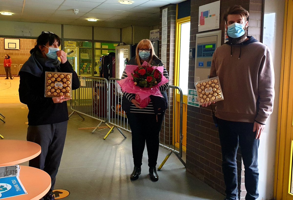 bakeryboston's tweet image. One beautiful bouquet and some chocolates delivered to our rapid testing centre today - there in the cold 12 hours a day, 7 days a week helping to keep us safe. So appreciated by us key workers. Thank you! @FerreroYPS @Bostonboro #ProtectBoston #letsgettested