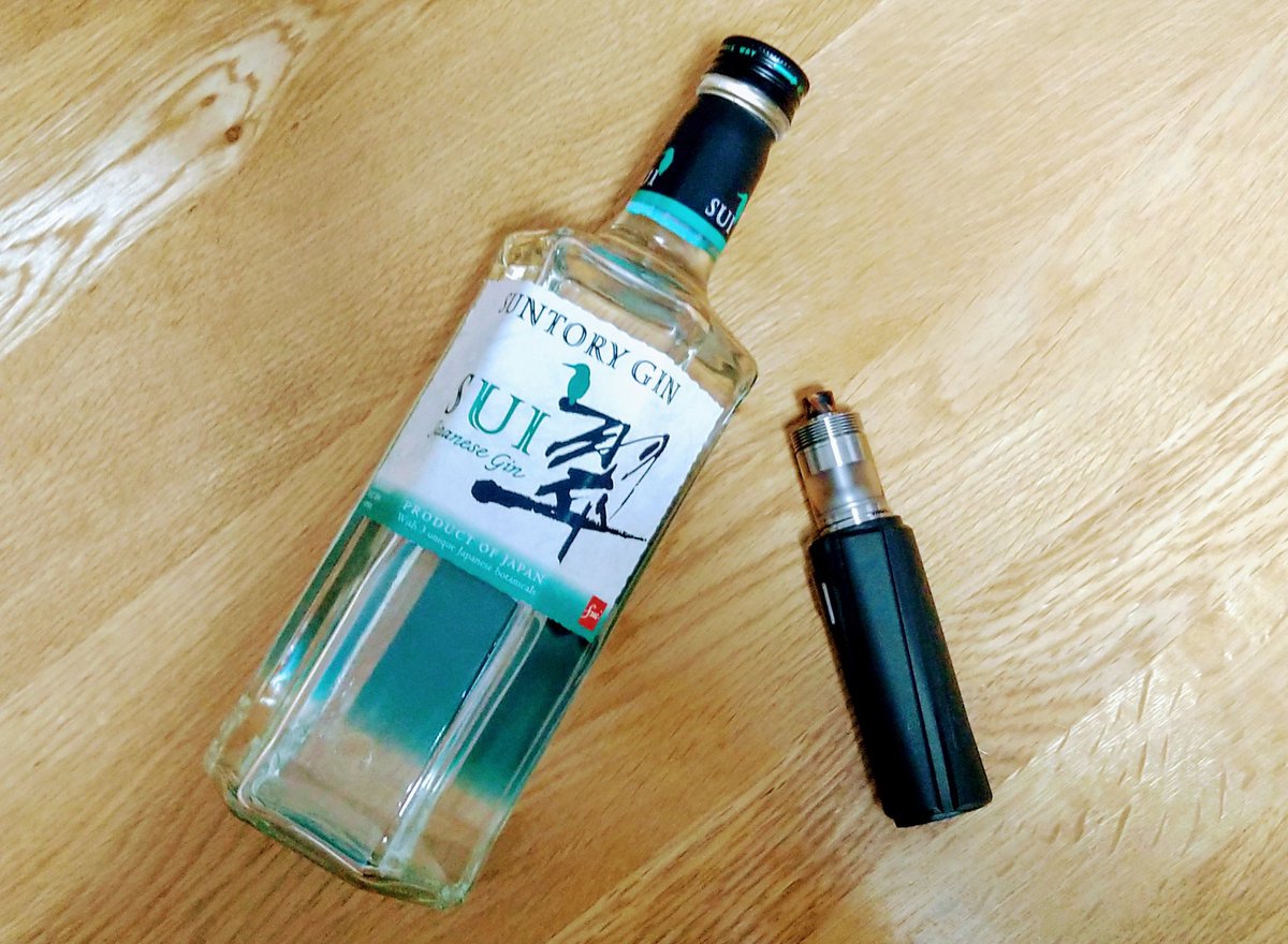 thevaperbox's tweet photo. まだ流行っていないというCMのやつ😄
#それはまだ流行っていない
#サントリー
#ジン
#翠ジンソーダ
#翠
#SUI
#ジャパニーズクラフトジン
#柚子と緑茶と生姜
#この組み合わせはそそらないと思いつつ
#味が想像できないので飲んでみたかった
#BPMODS
#パイオニアRTA
#バリキラボ
#フィーカ
#HelixMOD https://t.co/NgOXT9sNp0