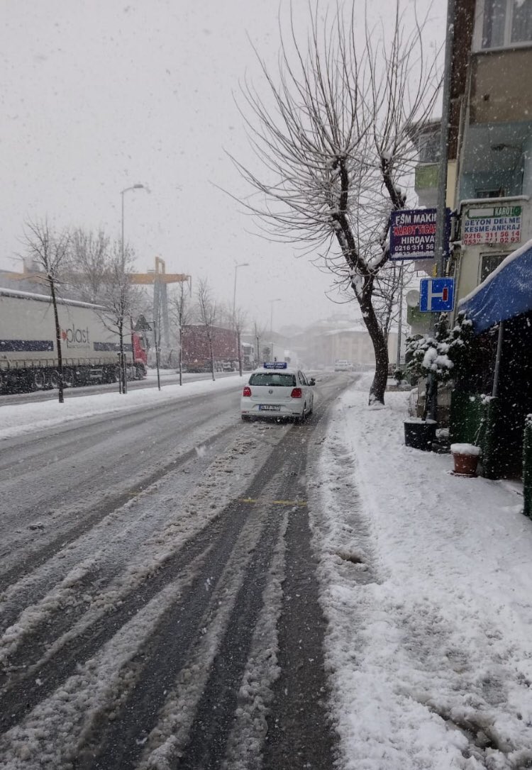 Her türlü zorlu hava koşullarında direksiyon uygulama sınavı yapabilme kabiliyetine sahip yönetici ve öğretmenlerimizi yürekten kutluyorum.
