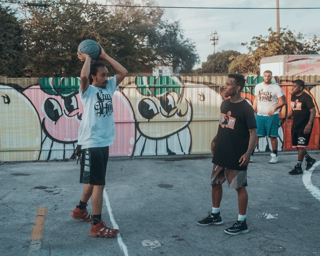 iRossta's tweet photo. Called my bro @vegantraplord to play at the #SmokeChampsWeekend Celebrity #Basketball game! I might call this pic with @torylanez “Review the tape” 🤣 📸| @louie_views #CrazyHood https://t.co/BqMkaacl8C