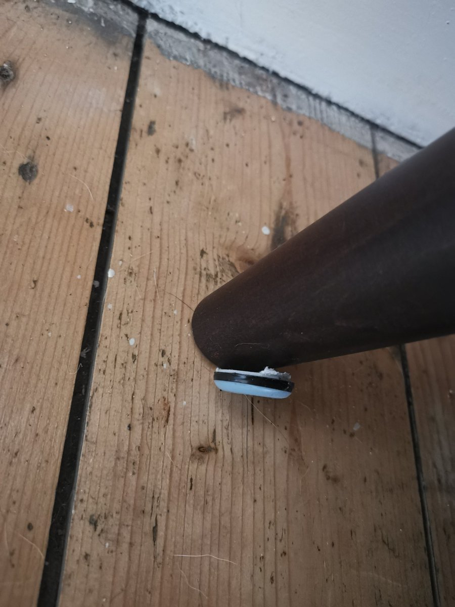 kitty89's tweet image. Hey @SofologyHelp explain to me why I was told your easy slide feet would be good for moving my sofa, when they come off with the slights nudge?! #refund #wasteofmoney