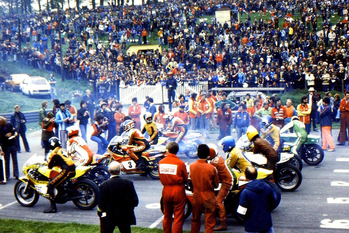 Remember the sound of this lot? <a href="/CadwellPark/">Cadwell Park</a> race days <a href="/tbarker863/">Tim Barker</a> ....pic by Richard Naulls 💨💨💨💨💨💨💨💨💨