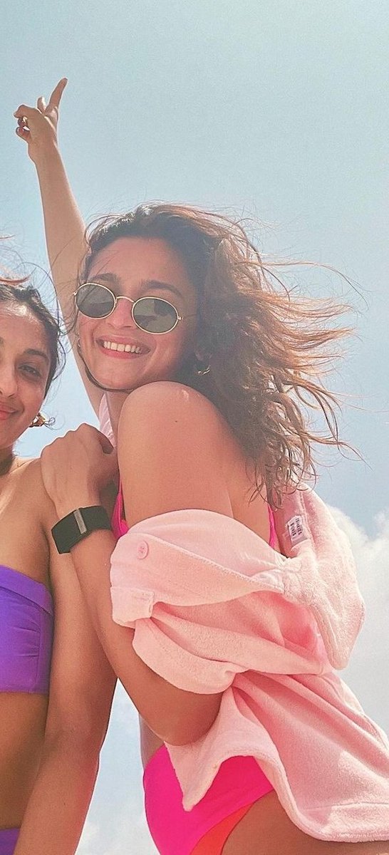 deepjaiswal007's tweet photo. In conclusion #Aliabhatt and her fans supremacy  🙌

ONE MONTH TO ALIA'S BDAY https://t.co/8oZ2Zbm2Nq