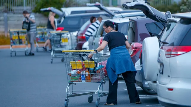 thehill's tweet photo. Auckland locking down for three days after unexplained virus cases discovered https://t.co/FDyOkG8VtD https://t.co/tTBintsDBF