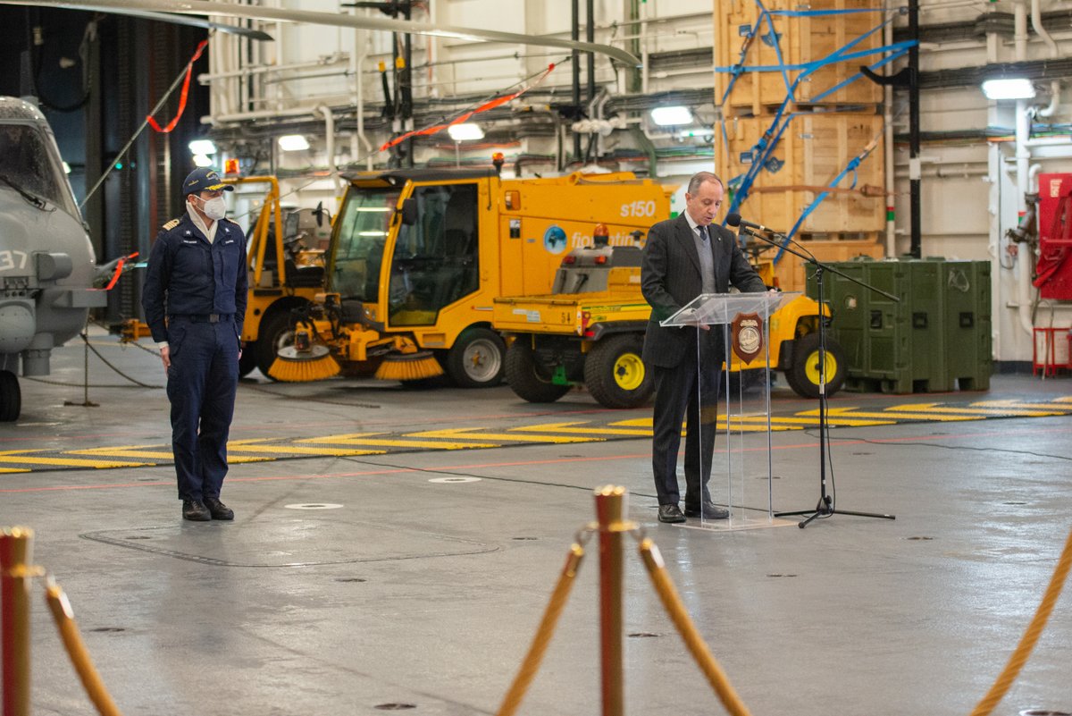 ItalianNavy's tweet photo. ITS Cavour arrived in Norfolk – Ambassador of Italy to the United States, Armando Varricchio, welcomes the crew.
The flagship of the Italian Navy deployed in the US to get the certifications to operate the new aircraft JSF F35-B.
Press Release n. 8 ► https://t.co/EtCvlr6x69 https://t.co/4y5UPmB1qp