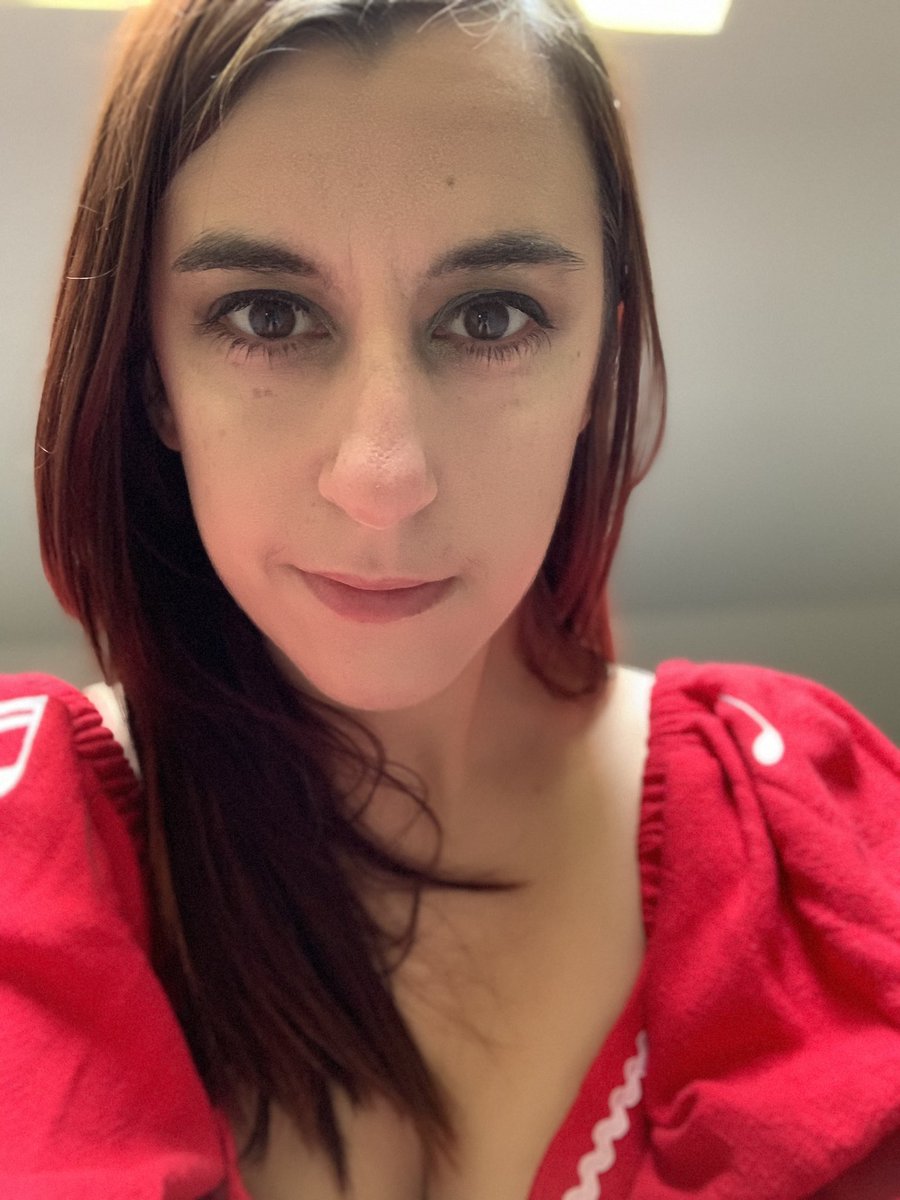 doeeyedlettuce's tweet photo. But anyway. #singletines outfit and poorly applied makeup on. Now to set up the afternoon tea! https://t.co/zC2xCayLOW