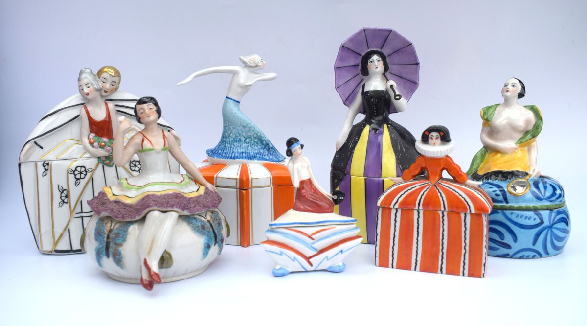 powder bowls/ trinket boxes dating from the 1930's, most originating from Germany and France, perfect item to dress up your vanity area. #artdecomakeup #vintagemakeup #1930sfashion #1940s #1940sstyle #1930s #artdeco #vintagevanity