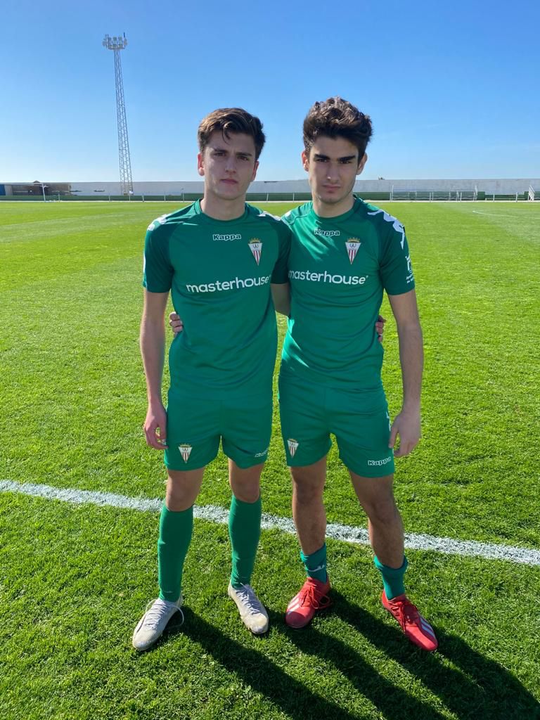 LaBaseACF's tweet photo. SÉNIOR B
En el partido de hoy, han debutado con nuestro Sénior B Dani Ojeda y Esteban Moreno, ambos jugadores de nuestro juvenil B que ya llevan varios días entrenando con el grupo y uniéndose así a José Carlos Bono, también juvenil, en la dinámica del equipo. 

SEGUIMOS 💪💪 https://t.co/jWnzCeYu9K