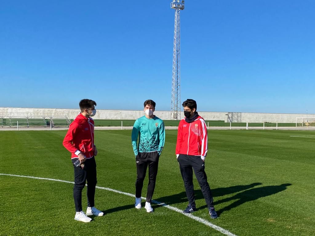 LaBaseACF's tweet photo. SÉNIOR B
En el partido de hoy, han debutado con nuestro Sénior B Dani Ojeda y Esteban Moreno, ambos jugadores de nuestro juvenil B que ya llevan varios días entrenando con el grupo y uniéndose así a José Carlos Bono, también juvenil, en la dinámica del equipo. 

SEGUIMOS 💪💪 https://t.co/jWnzCeYu9K