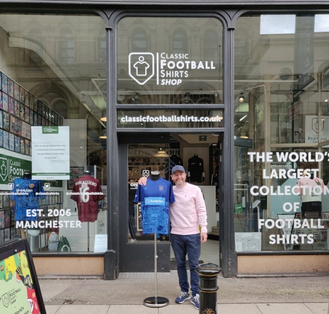 bazley10's tweet photo. @cfsmcr @NorthwichVicsFC So Proud of this @NorthwichVicsFC Shirt we worked on with @Tim_Burgess @thecharlatans blessing & of course the mega talented @DaveDraws_ Cheers guys πβ½π @cfsmcr @classicshirts #CWNINE @ProstateUK https://t.co/LSRjX5otTd