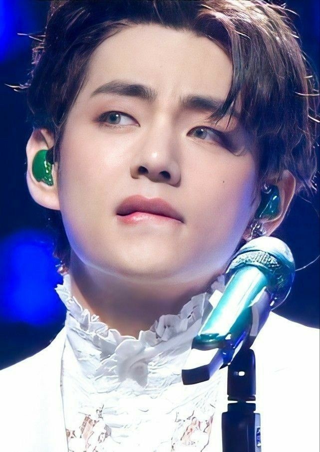 Taehyung in his wet hair exposed forehead is blessing