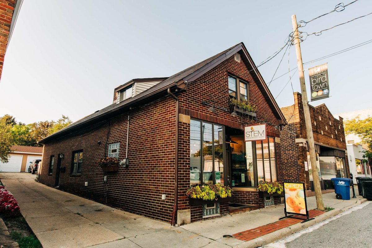 Happy Valentine’s Day, Lakewood! Are you looking to surprise your valentine with a gift, flowers, or a sweet treat?! If so, remember to shop small and think local! #LovingLakewood