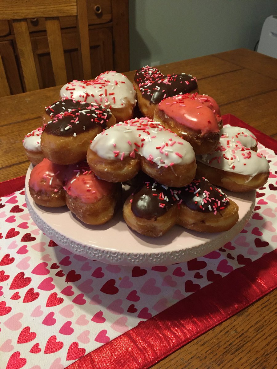 HicksPVSD's tweet photo. Rolling Pin Doughnuts, some traditions are too sweet to miss! ⁦@alyfeuerborn⁩ #HappyValentinesDay https://t.co/mbShJaE8It