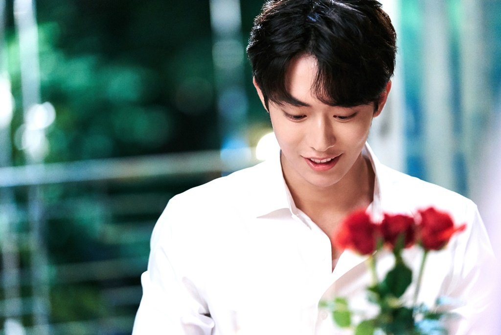NamjoohyukTH's tweet photo. หรือว่าจะไปดินเนอร์​วันวาเลนไทน์​ด้วยกันดีคะ 🌹🍷🥂 https://t.co/eeORRUIHI4