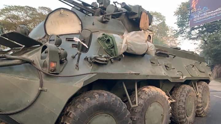 KyawMin27552488's tweet photo. Footages of tanks mobolising in Yangon at 6pm Feb 14. As citizen of Myanmar, we are really concern that military is planning to use brutal force against peaceful protester in Myanmar. 
#hearourvoiceofmyanmar
#WhatsHappeningInMyanmar
#AgainstMyanmarMilitaryCoup
#Feb14Coup https://t.co/rzu1cY2D1G