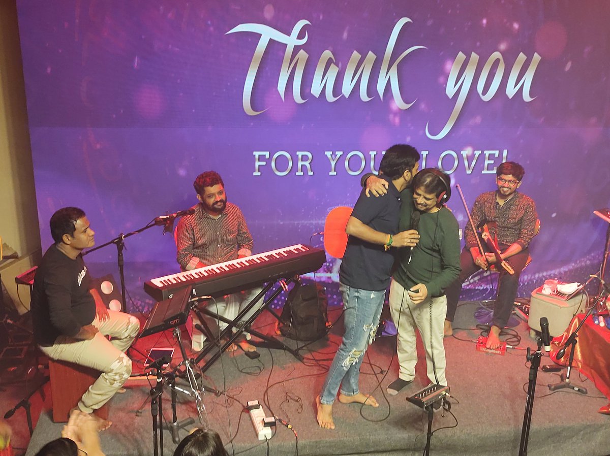 offbeat_mv's tweet photo. The veteran playback singer @singersrinivas hugs it out with @singer_karthik before commencing his performance. Catch the performance live on:
▶️ https://t.co/vmYkCgP7vx
#Offbeatmv
#OffbeatTurnsOne #SingerSrinivas https://t.co/5nyeBXF6KN