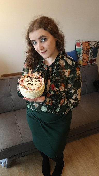 Don't forget I'm streaming TODAY 7-9 😊 may or may not include cakesitting, poll in comments! https://t<a href="/tag/snapchat"class="tags"><span>#snapchat</span></a>