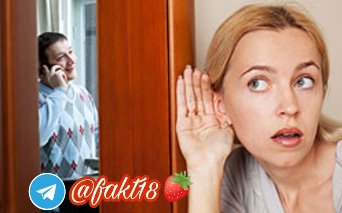 успешная женщина. женщина ревнует. деловая женщина. девушка подслушивает разговор. контролирующая женщина.