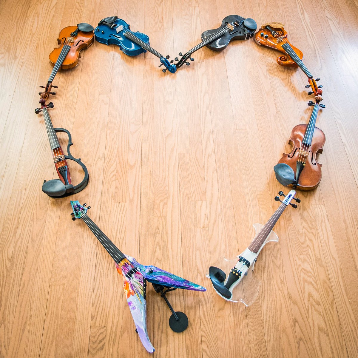 My violins wanted to wish you a Happy Valentine’s Day 😄❤️🎻 Hope you guys are having a great weekend! 😊