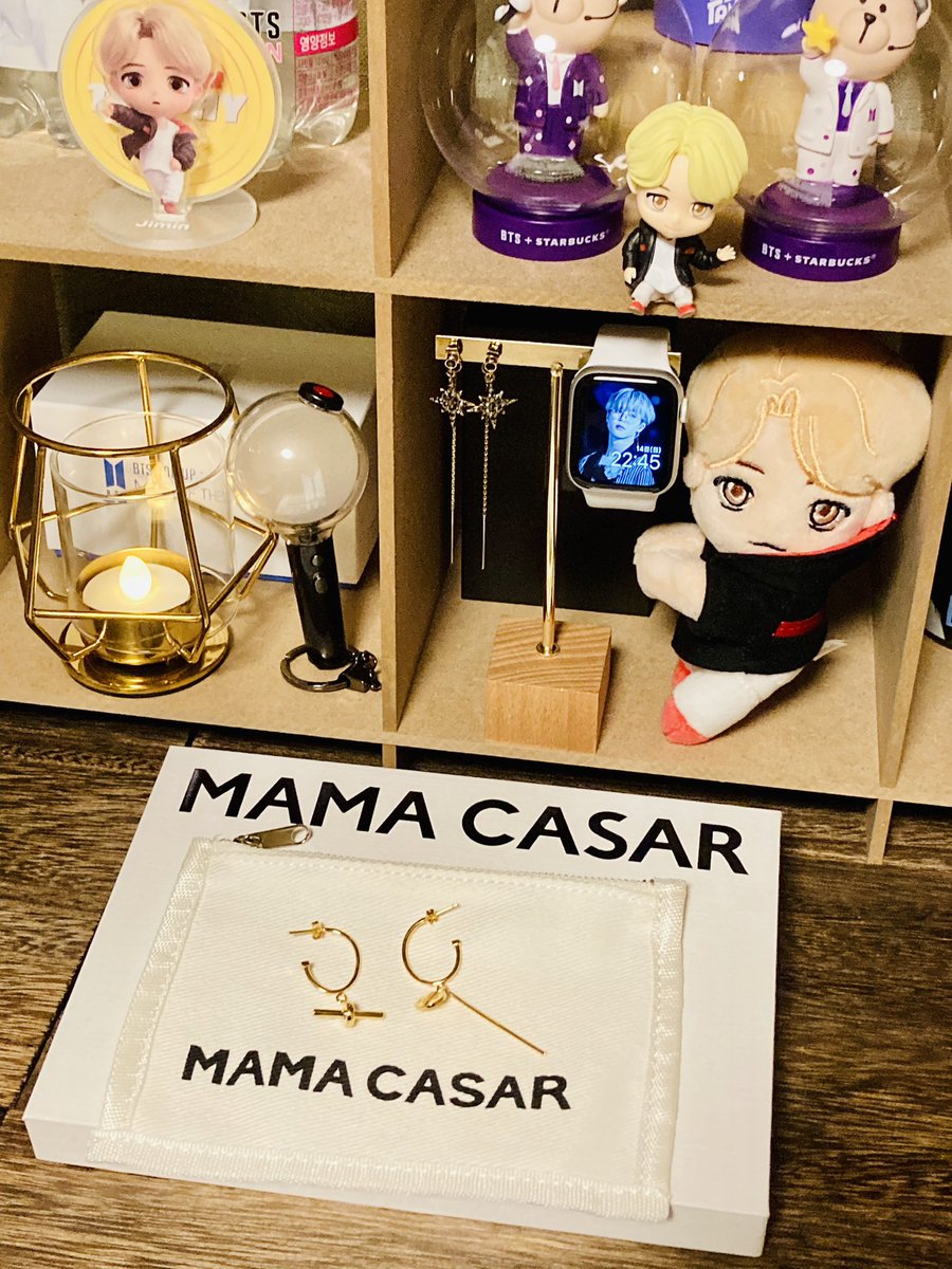Nana Bts7 今年の自分ご褒美はジミンちゃんとお揃いのピアスにしました 鏡で反転すると Ma が Am アミになるんだって 着けるの楽しみ Mamacasar Jimin Jiminourvalentine