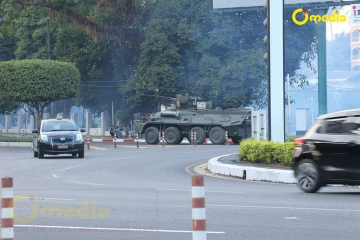 yoonwadikyaw30's tweet photo. JUNTA STARTS VIOLENCE

Today in Yangon,a tank came into the town. They are trying to scare civilians. Did they really need to do like this ? 
#Feb14Coup
#WhatsHappeningInMyanmar https://t.co/2SjR6C4lCF
