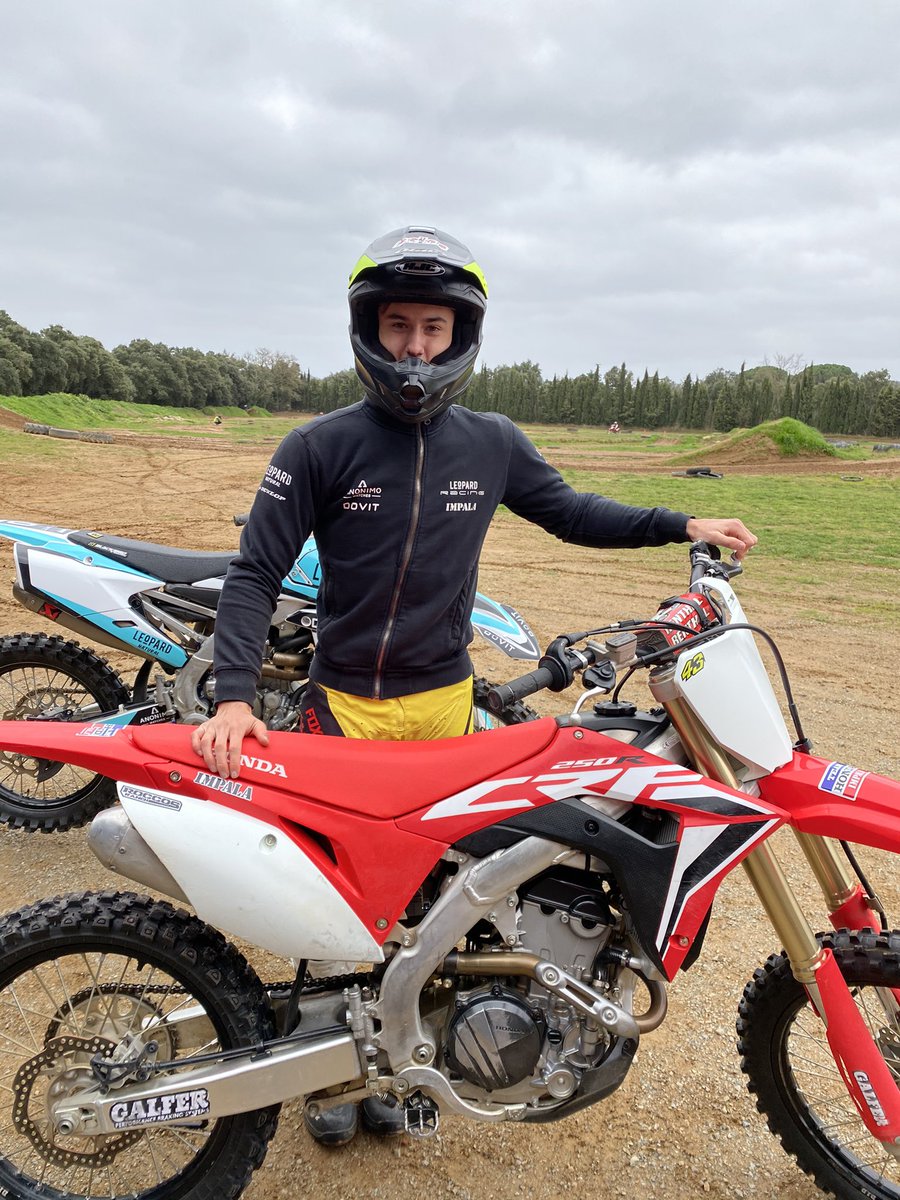 Buen entreno hoy de <a href="/XaviArtigas43/">Xavi Artigas</a> junto a Jacob Roulstone en el circuito Escuela Micky Arpa!! ✊️