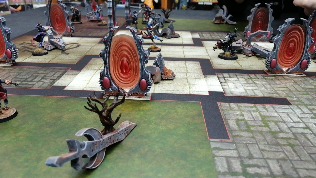 battletricks's tweet image. La mesa de Kill Team de temática Eldar que se ha currado Diego Rebel, donde los elementos de escenografía que veis (incluido el tapete) han sido cortesía de Alexis (podéis conseguirlos en este link cults3d.com/es/modelo-3d/j…)
