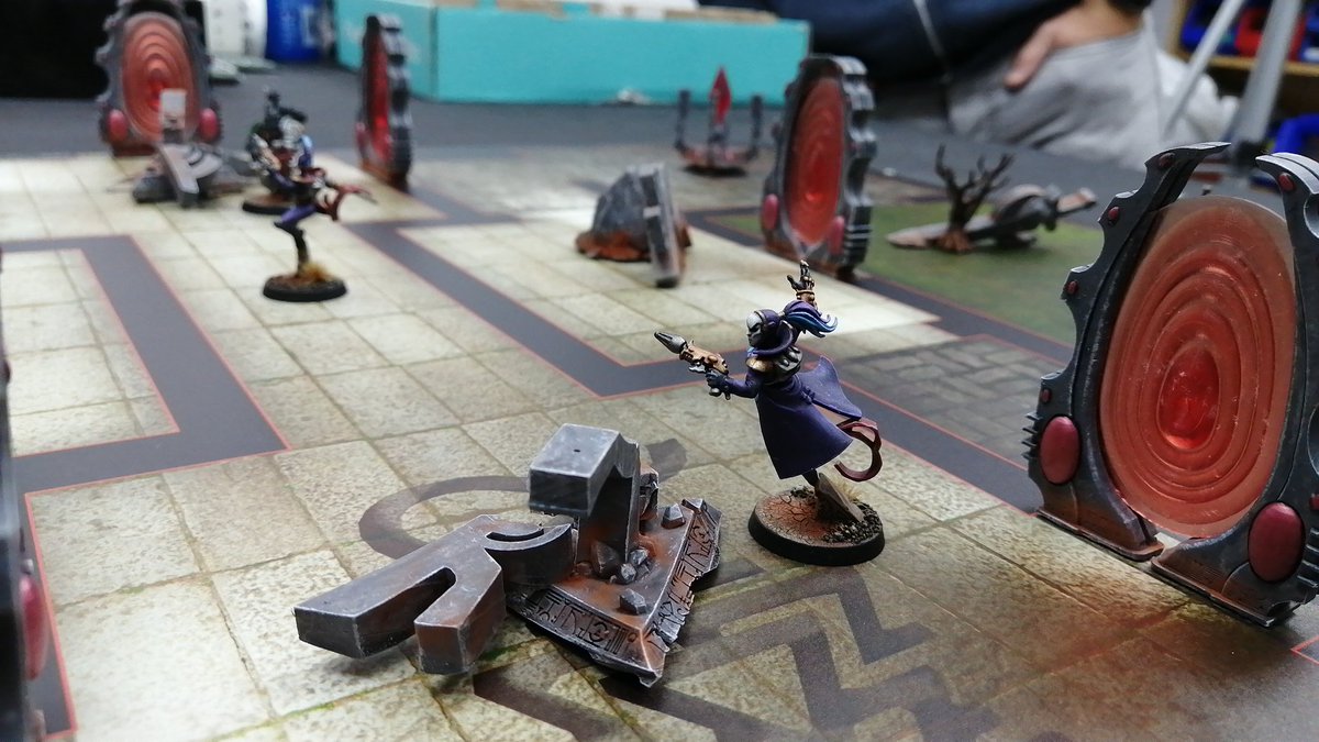 battletricks's tweet image. La mesa de Kill Team de temática Eldar que se ha currado Diego Rebel, donde los elementos de escenografía que veis (incluido el tapete) han sido cortesía de Alexis (podéis conseguirlos en este link cults3d.com/es/modelo-3d/j…)