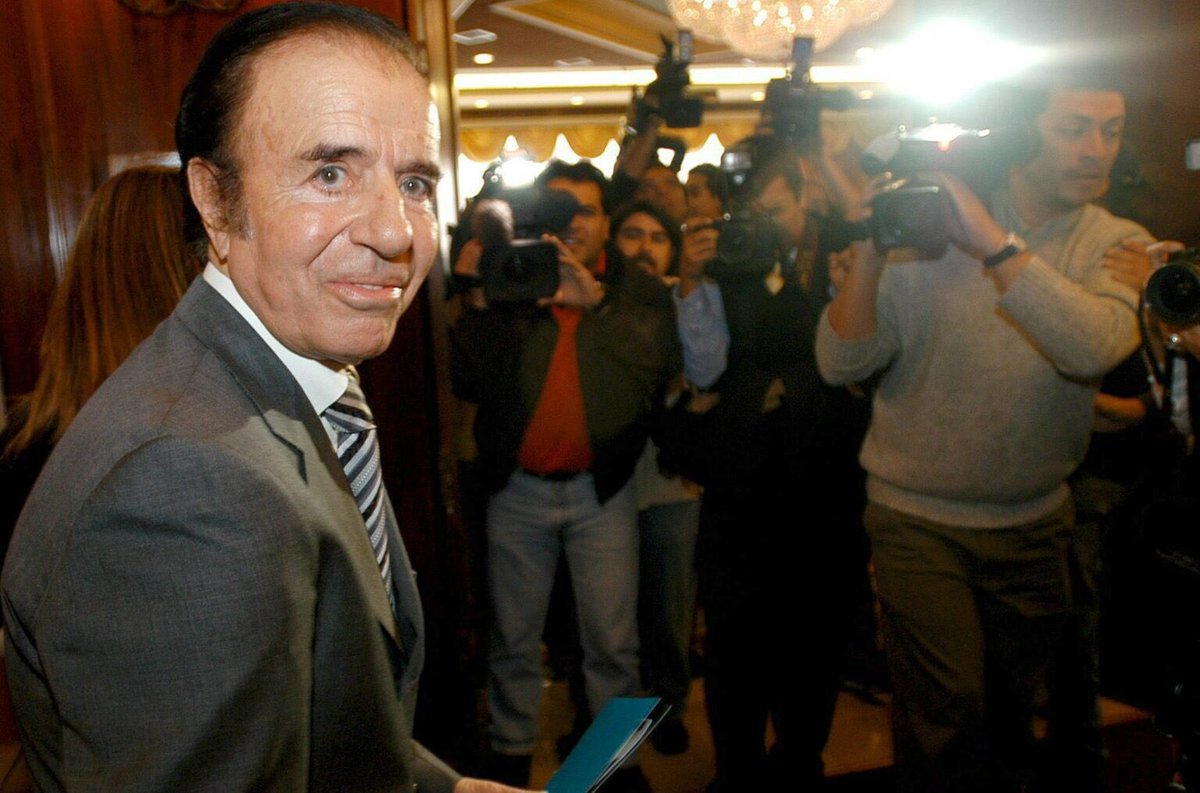 amarilloalarcon's tweet photo. Muere a los 90 años de edad, el ex presidente de #Argentina Carlos Saul Menem 
El actual senador estuvo internado en un hospital privado x complicaciones en vías urinarias
Fue presidente de la maravillosa #Argentina en dos ocasiones de 1989 a 1999 @5antaMerlina  @informantesdel1 https://t.co/09BL72s8KH