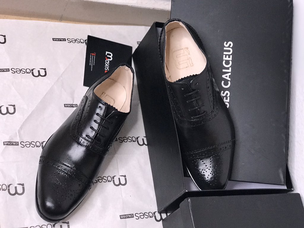 Black Leather Brogue by Moses Calceus. ⭐️Price: 20,000 naira ⭐️Available on Order in preferred color. ⭐️Size: 40-47 ⭐️Delivery Nationwide (Extra Charges) ⭐️Production Time: 8-10 working days. Creativity. Originality. Passion. #mosescalceus #walkincalceus