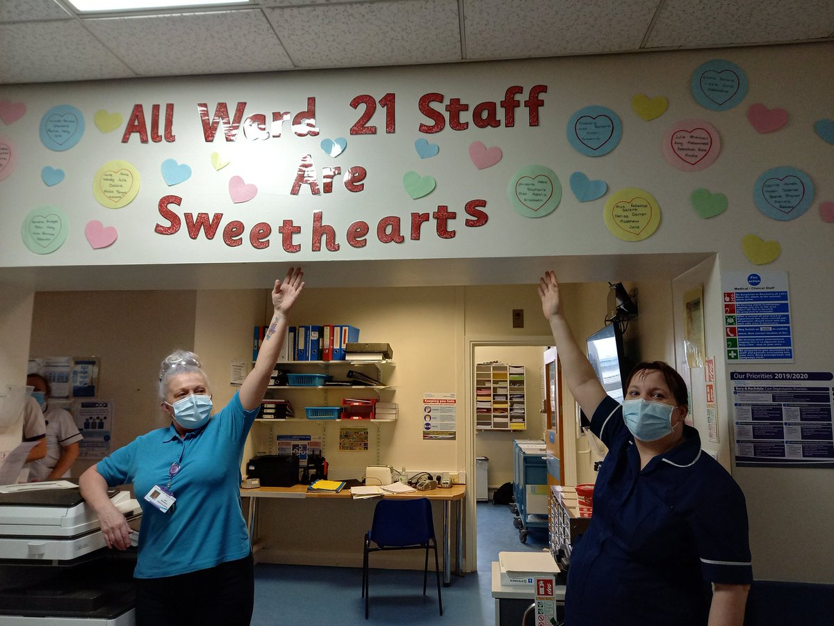 AnneWoodhouse6's tweet photo. Sharing an extra special Valentines day love on ward 21FGH patient+staff #ATokenOfLove #biscuits #cakes #activitiespack #PJparalysis #Scarf patient consent given for photos https://t.co/pm6WVX5bL7