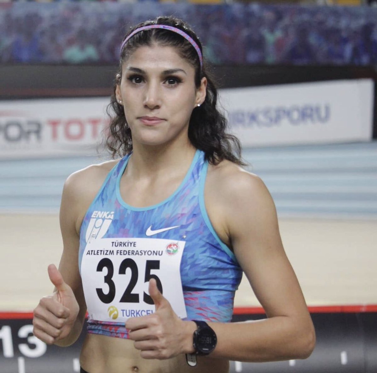 Ataköy Atletizm Salonu’nda yapılan Olimpik Deneme Yarışlarında, Elif Polat 300m’de yaptığı 39.73’lük derecesiyle U23 Salon Türkiye rekorunun yeni sahibi oldu. Tebrikler Elif 👏🏽👏🏽👏🏽 @atletizmtaf  <a href="/enkask/">秦友足</a>