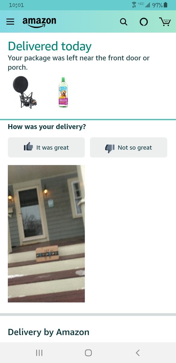 LunchTimeRunner's tweet photo. Really? @amazon your driver could not muster the energy to actually put it 8" higher on the sheltered porch. They're only 6' away from leaving it in front of door. 
#lazy
#pathetic https://t.co/aXYsmtfWNU