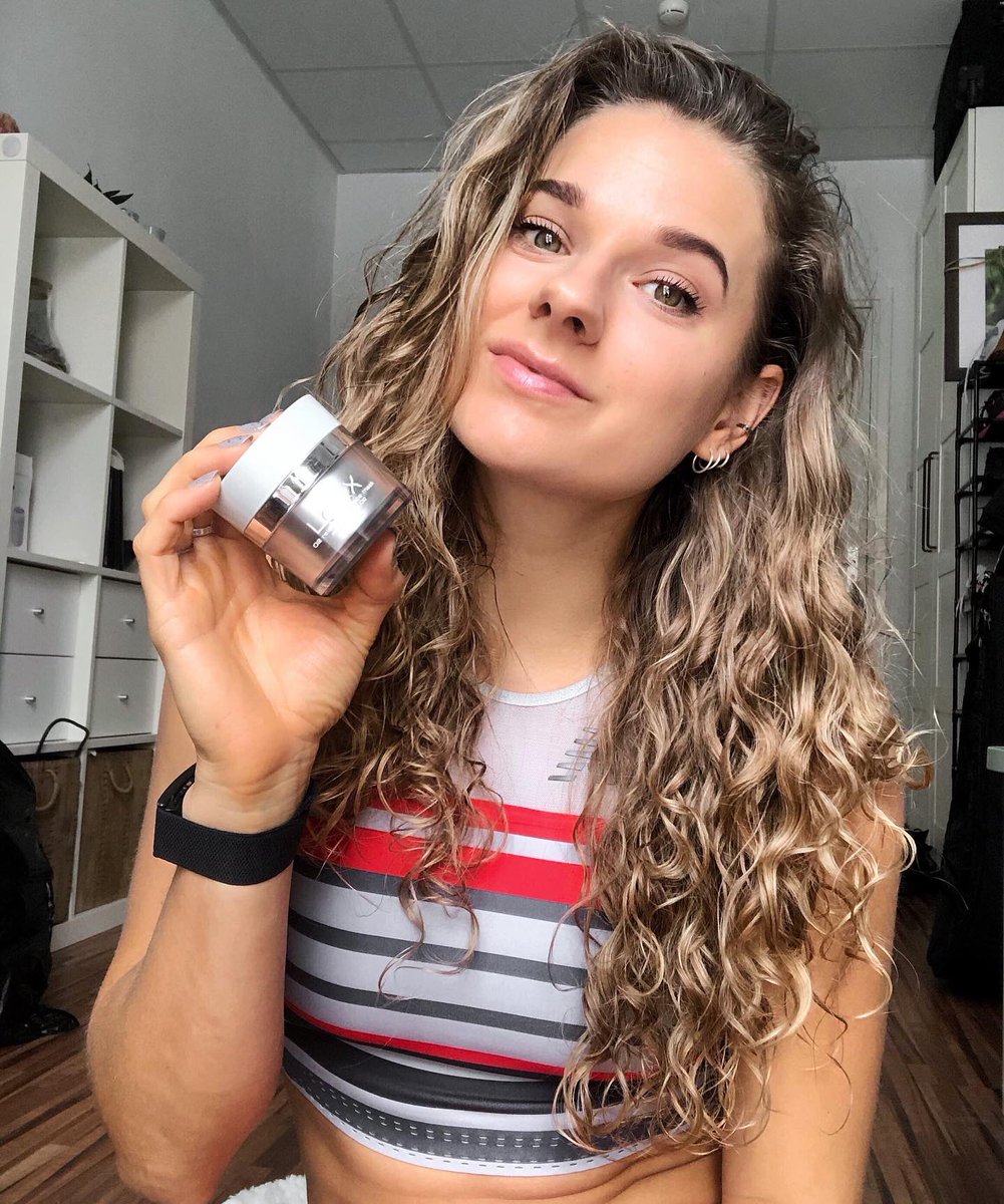 🌹GIVEAWAY 🌹Because today it’s all about spreading love ❤️ Check my Instagram to see how and what you can win 😍 <a href="/LOOkXCosmetics/">LOOkX Cosmetics for the Everchanging Skin</a>  #lookxcares