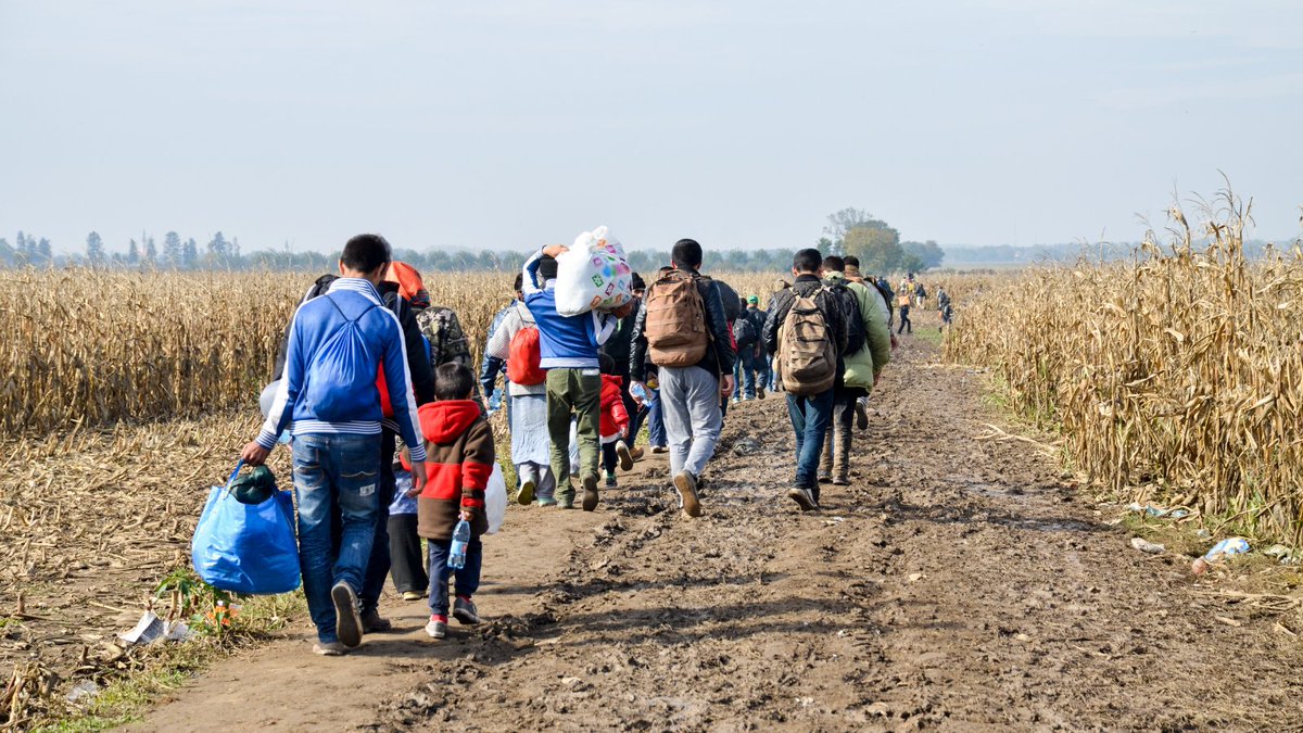 Gianluca Solla, docente di #Filosofia Teoretica #Univr è intervenuto, il 13/2, nella trasmissione "Uomini e profeti" di <a href="/Radio3tweet/">Rai Radio3</a> sul tema dei #migranti e in particolare della situazione attuale nella cosiddetta "rotta balcanica". 
Ascolta l'audio > bit.ly/3jMm8fT