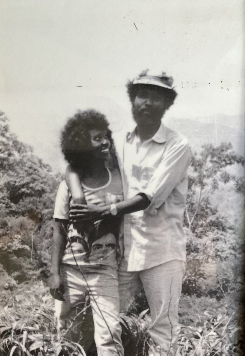 “ኣብ ቅድሚ ዓይነይ ትወይ እናበልኪ
ለይቲ ብሕልመይ እናተመለስኪ
ደሃይ መድረኽ ስምዒ ኣብ ማዕበል ሓምብሲ
ቃልሲ ህይወት 'ዩ ህይወት 'ዉን ቃልሲ፡፡”   🎶🎶

ኢያሱ

#ValentinesDay